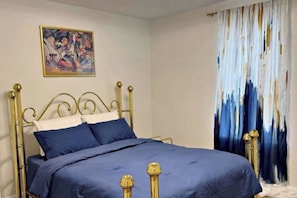 2 bedrooms, iron/ironing board, internet, bed sheets