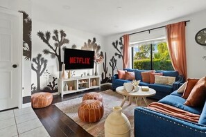 Smart-TV, Kamin, Videospiele, DVD-Player