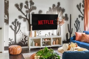 Smart-tv, pejs, videospil, dvd-afspiller