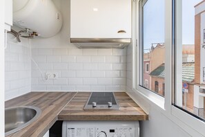 Fridge, microwave, coffee/tea maker, toaster