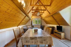 Dining - Apartment 'Demberg' with Mountain View, Shared Terrace and Wi-Fi (Schmallenberg)