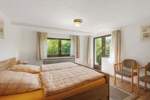 2 bedrooms, free WiFi, bed sheets - Apartment 'Demberg' with Mountain View, Private Terrace and Wi-Fi (Schmallenberg)