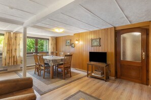 Dining - Apartment 'Demberg' with Mountain View, Private Terrace and Wi-Fi (Schmallenberg)
