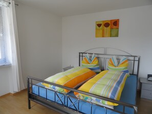 1 quarto, Wi-Fi de cortesia, roupa de cama