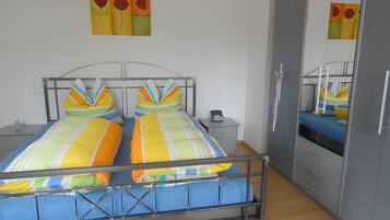 1 bedroom, free WiFi, bed sheets