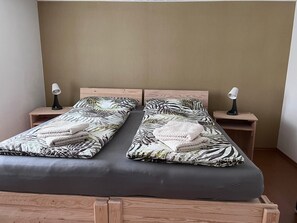 1 bedroom, free WiFi, bed sheets - Apartment 'Schmidt' with Private Garden and Wi-Fi (Wehr)
