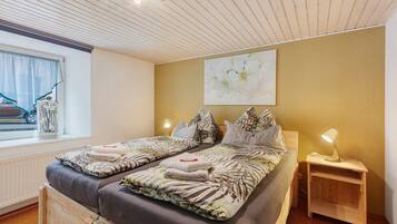 1 bedroom, free WiFi, bed sheets