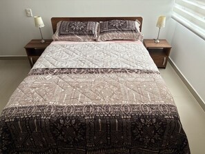 3 bedrooms, desk, iron/ironing board, WiFi
