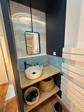 Shower, hair dryer, towels - Loft Des Sables - Modern loft 50m from the beach (Plouguerneau)