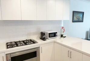 Mikrovågsugn, ugn, spishäll och diskmaskin