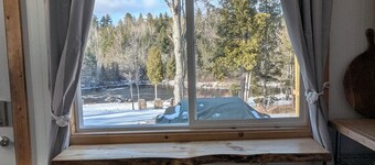 Romantic Secluded Cabin 30+ acres on  The Middle Branch of Escanaba River.