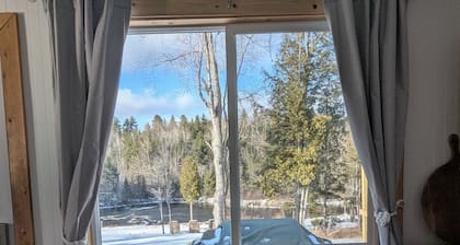 Romantic Secluded Cabin 30+ acres on The Middle Branch of Escanaba River.