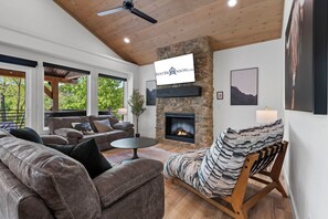 Smart-tv, pejs, bordfodbold