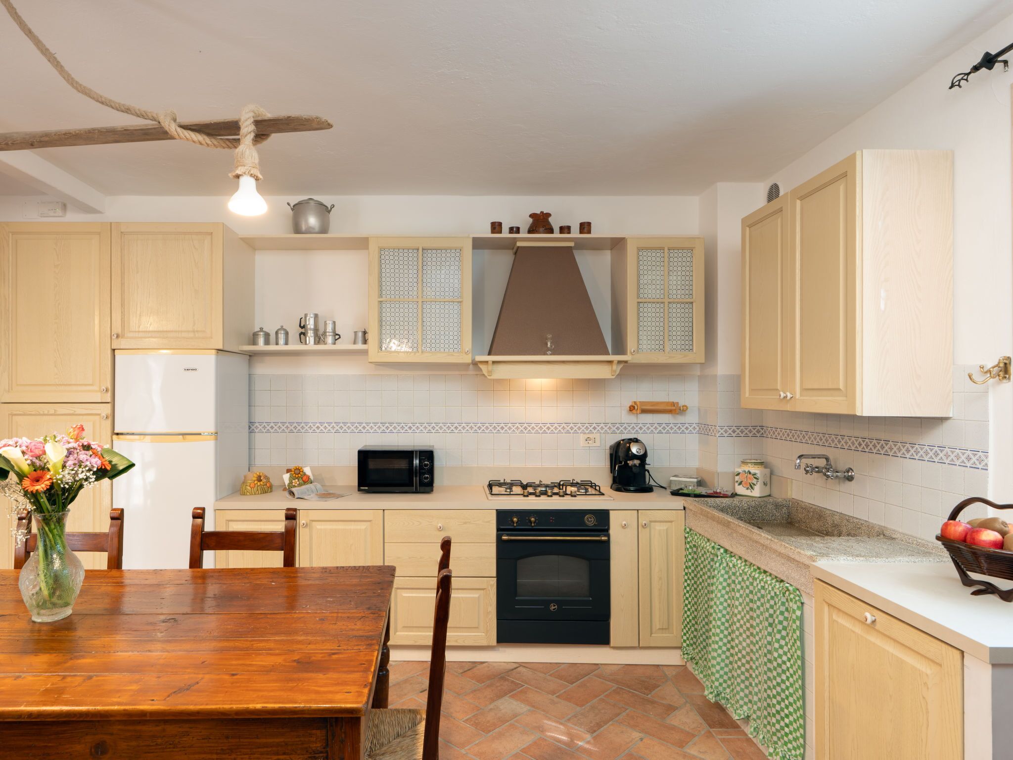 Réfrigérateur, micro-ondes, four, lave-vaisselle