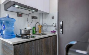 Mikrovågsugn, ugn, vattenkokare och mixer