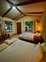 Quarto casal conforto, vista para o jardim | Wi-Fi de cortesia