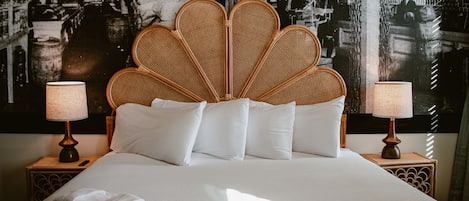 Signature Studio, 1 King Bed, Non Smoking, City View | Individually decorated, individually furnished, blackout drapes