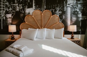 Signature Studio, 1 King Bed, Non Smoking, City View