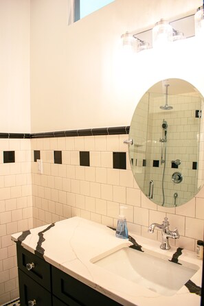 Studio – signature, 1 kingsize-seng, byutsikt | Bad