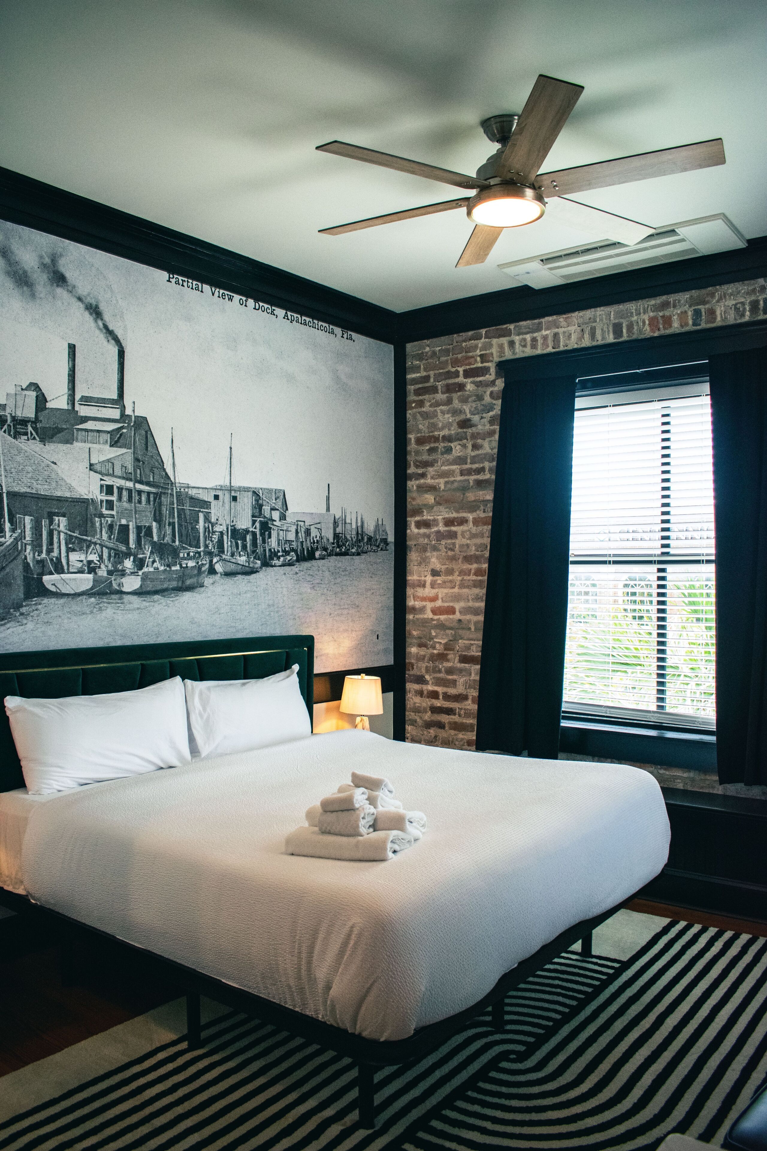 Signature Studio, 1 King Bed, City View, Corner | Individually decorated, individually furnished, blackout drapes