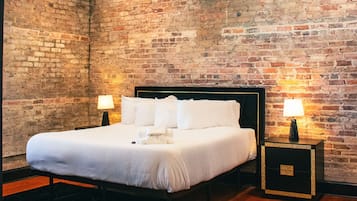 Studiosuite – signature, 1 kingsize-seng, tekjøkken, bakgårdsutsikt | Individuelt dekorert, individuelt innredet og blendingsgardiner