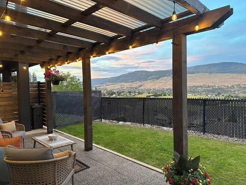 The Sunrise Suite: Bright | Modern | Beautiful (Fully Registered w/ Regulations)