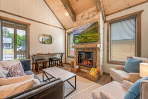 Smart-tv, eldstad och tv-spel