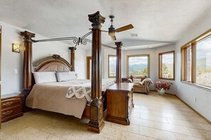 6 bedrooms, iron/ironing board, Internet, bed sheets - Spacious mountain retreat w/ incredible views, hot tub, gym & great location (Durango)