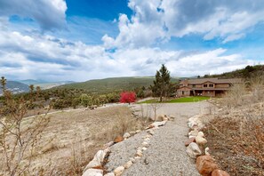 Property grounds - Spacious mountain retreat w/ incredible views, hot tub, gym & great location (Durango)