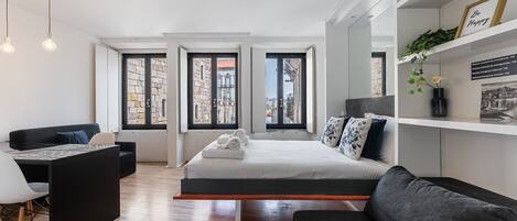 Iron/ironing board, internet, bed sheets