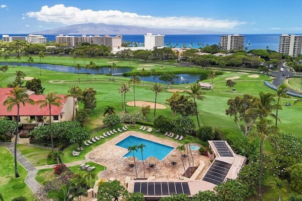 Pool, BBQs, and minutes to beach!