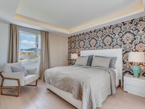 3 bedrooms, iron/ironing board, Internet, bed sheets