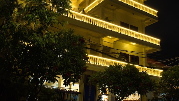 A multi-story hotel with illuminated balconies and a well-lit entrance. - LISEKA HOTEL (Phnom Penh)