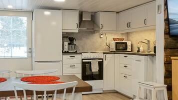 Frigorífico, microondas, lavavajillas y utensilios de cocina