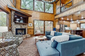 TV, lareira, mesa de pingue-pongue