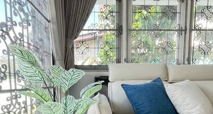 5 beds 452sqm. Private garden Pet friendly angle with CCTV