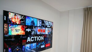 Unclassified image, 3 of 42, button - 5 beds 452sqm. Private garden Pet friendly angle with CCTV (Bangkok)