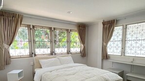 Unclassified image, 5 of 42, button - 5 beds 452sqm. Private garden Pet friendly angle with CCTV (Bangkok)