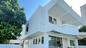 Unclassified image, 2 of 42, button - 5 beds 452sqm. Private garden Pet friendly angle with CCTV (Bangkok)