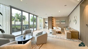 المنشأة من الداخل