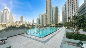 حمام سباحة