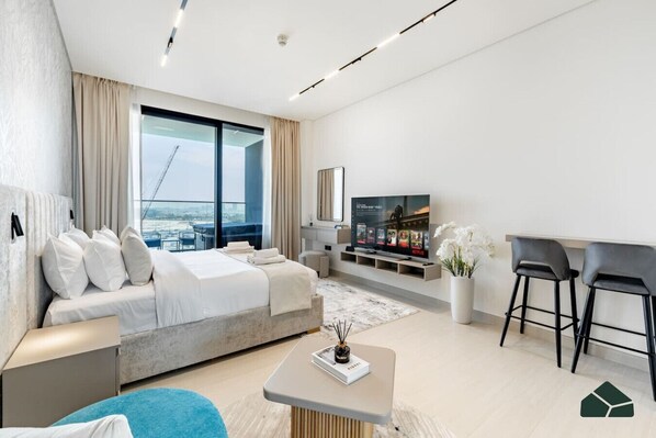 WiFi - Canal View Studio | Private Jacuzzi | BMS (Dubai)