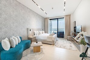 WiFi - Canal View Studio | Private Jacuzzi | BMS (Dubai)