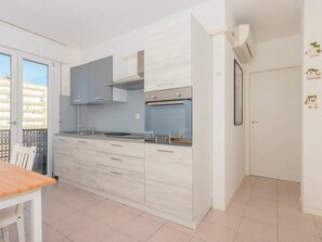 Kochgeschirr/Geschirr/Besteck