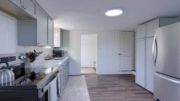 冰箱、微波炉、烤箱、炉灶