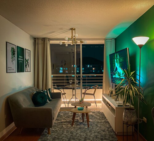 Exclusive modern home near the airport - Green house