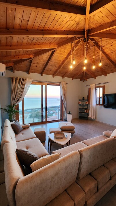 Charming 3-bedroom villa with AC, WiFi,  in serene Dhërmi