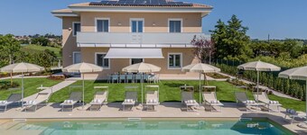 Elegant and modern villa with pool in the countryside of Morrovalle, only 20 minutes from the sea