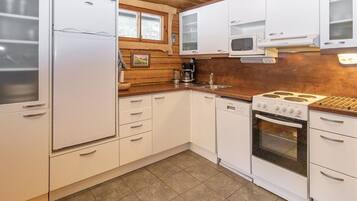 Fridge, microwave, dishwasher, cookware/dishes/utensils