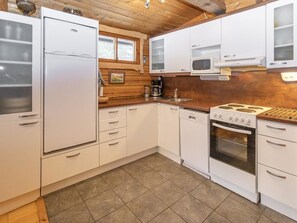 Fridge, microwave, dishwasher, cookware/dishes/utensils